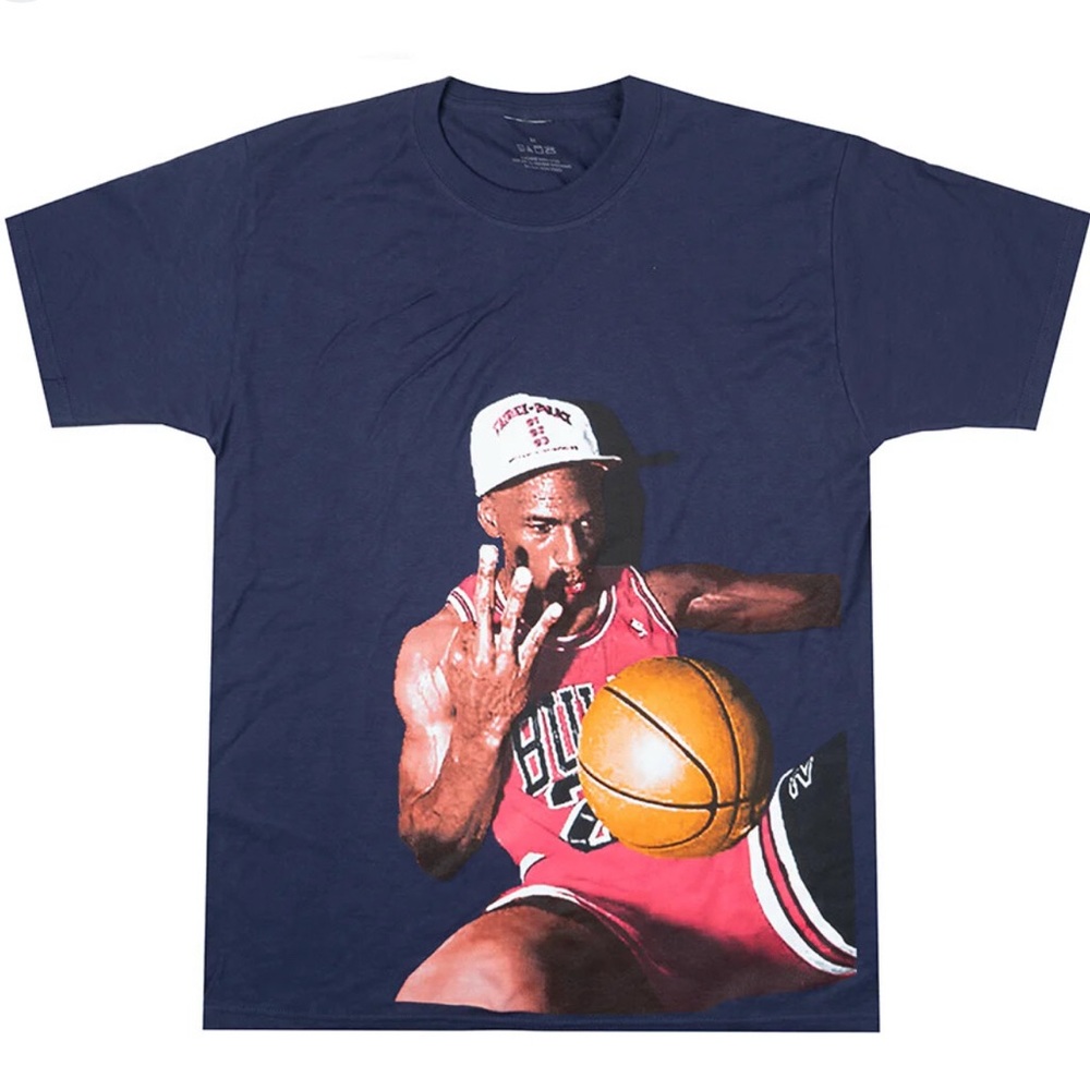 Michael Jordan 3 Peat Men's Medium Graphic T Shirt Boxy Tee Old Varsity Brand